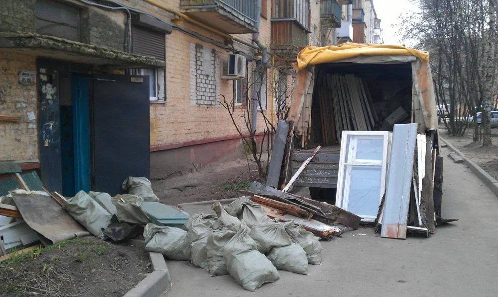Вывоз мусора после ремонта в Ярцеве от ПроМусор — цены от 4578 руб., быстро и недорого