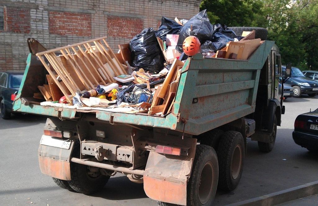 Вывоз мусора из магазина в Ярцеве от ПроМусор: услуги, цена от 1780 руб., утилизация отходов