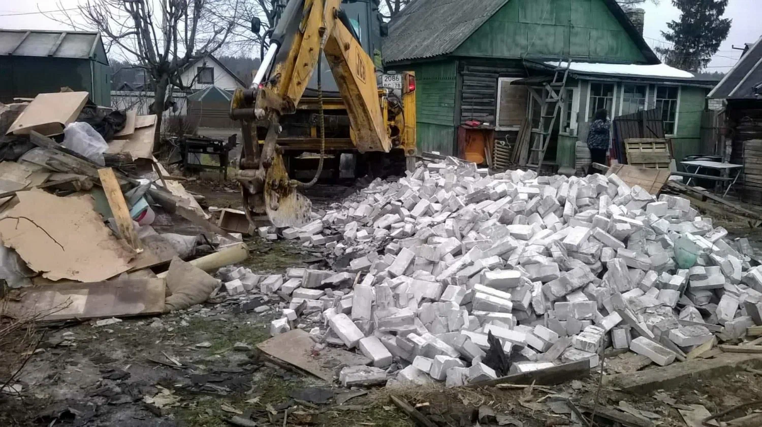 Вывоз мусора после сноса здания в Ярцеве от ПроМусор – цена от 5087 руб., утилизация и уборка стройотходов