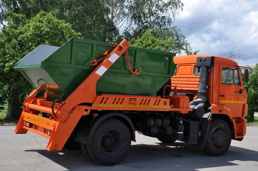 Заказ бункеровоза для вывоза мусора и отходов в Ярцеве в октябре