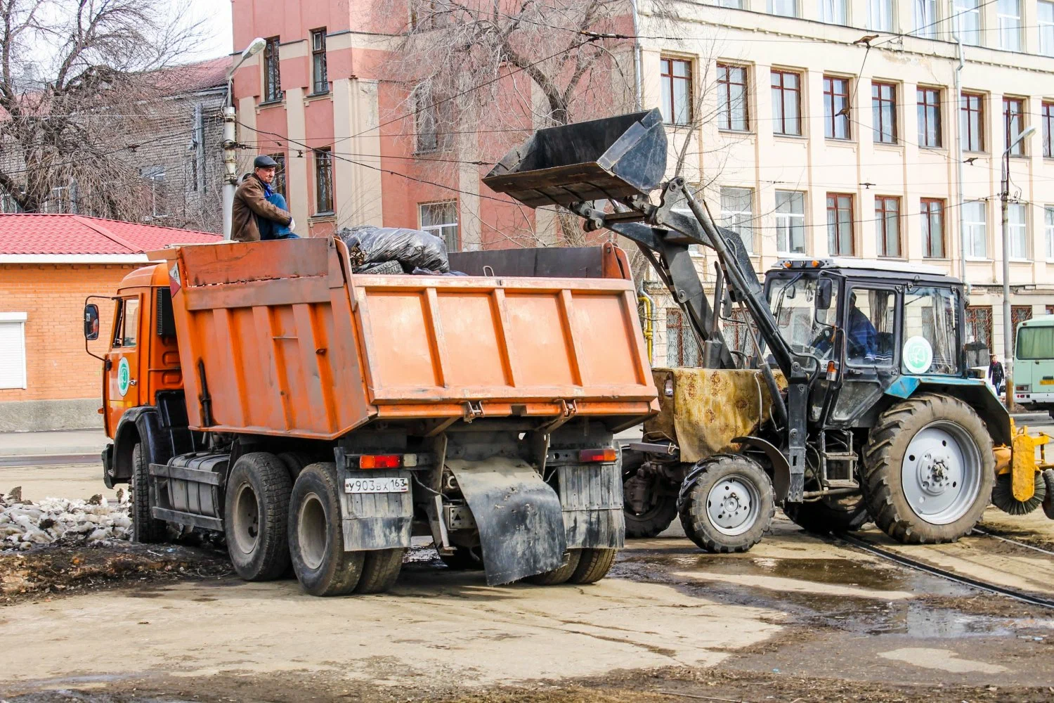 Вывоз мусора Камазом в Ярцеве – аренда и заказ Камаза 10 тонн от 2391 руб. в ПроМусор