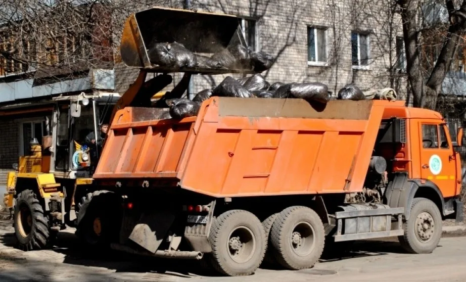Вывоз мусора грузовым фургоном 5 тонн в Ярцеве – ПроМусор, аренда, цена от 1577 руб
