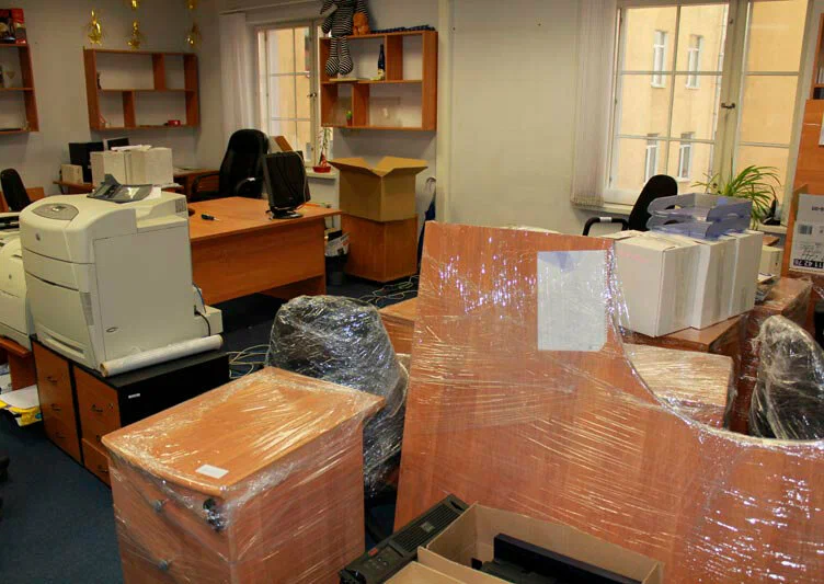 Вывоз старой офисной мебели в Ярцеве в октябре
