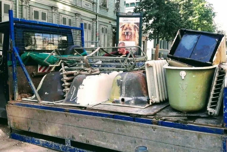 Вывоз старой сантехники в Ярцеве от ПроМусор: быстро, недорого от 560 руб., утилизация и грузчики