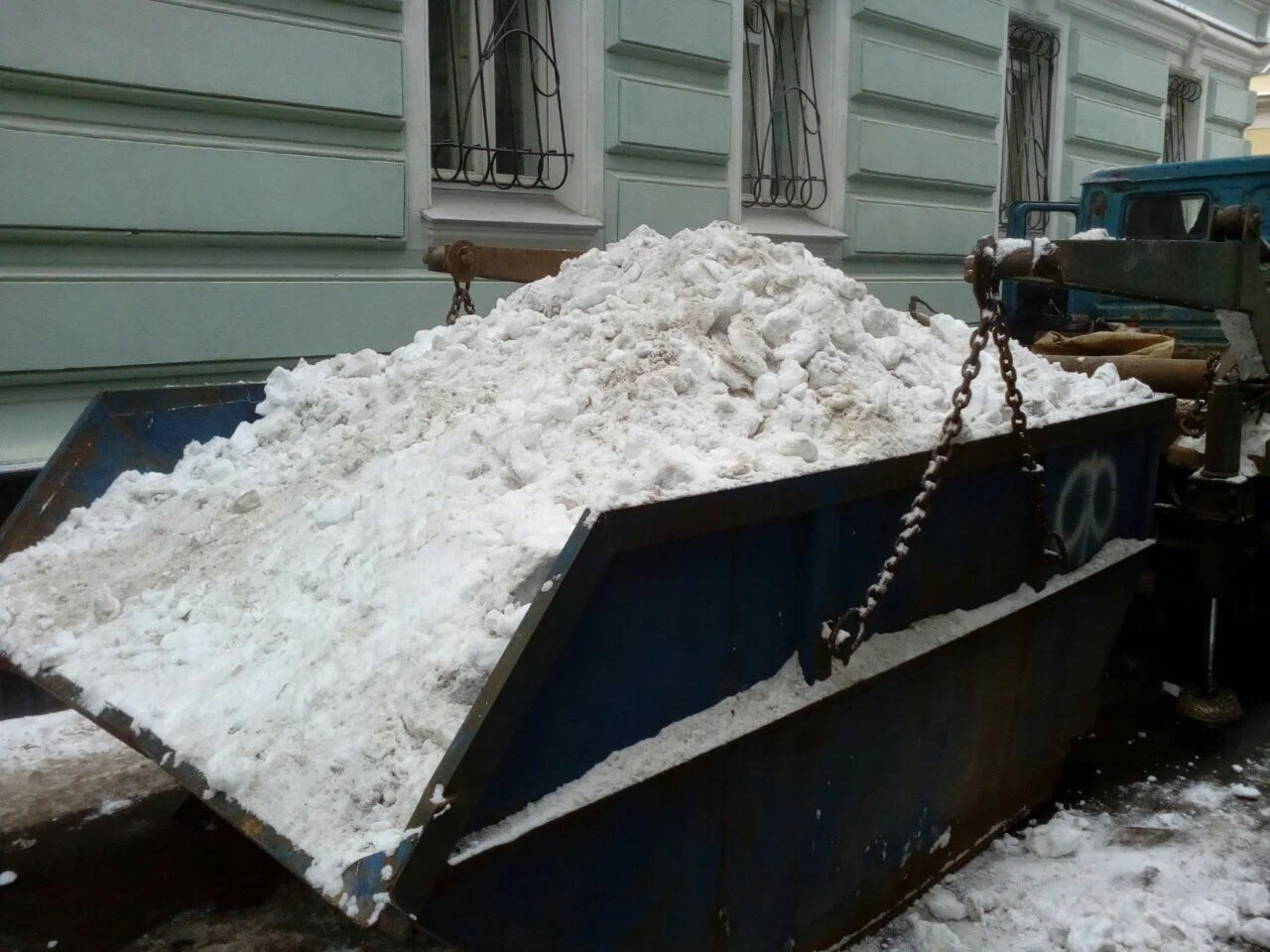 Вывоз снега контейнерами в Ярцеве в октябре