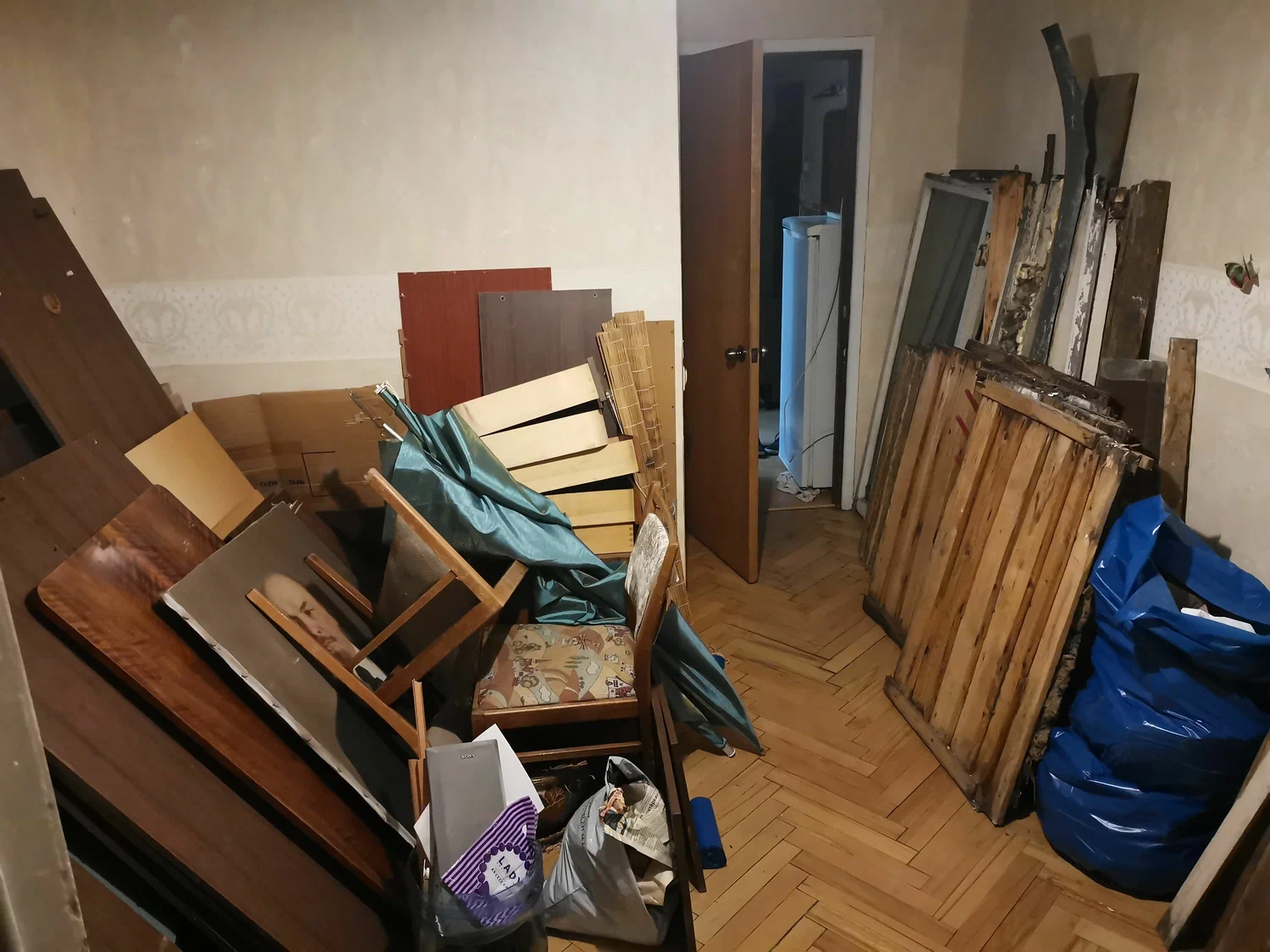 Демонтаж мебели с вывозом и утилизацией в Ярцеве в октябре