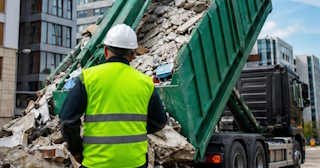 Вывоз строительного мусора в Ярцеве: услуги лицензированной компании — ПроМусор